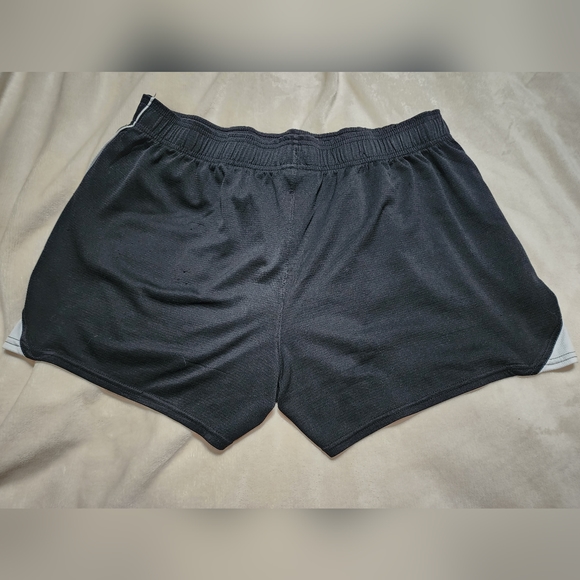 4 Pairs of C9 Champion shorts - Picture 4 of 11